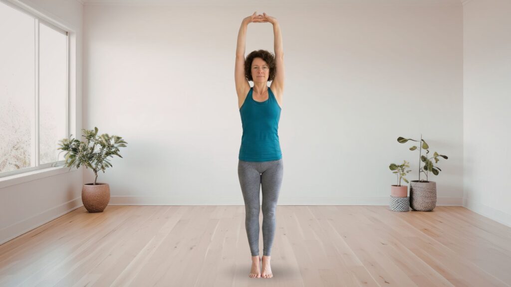 7 Posturas Yoga Adultos - La postura de la Montaña en extensión | Descubre Tu Interior